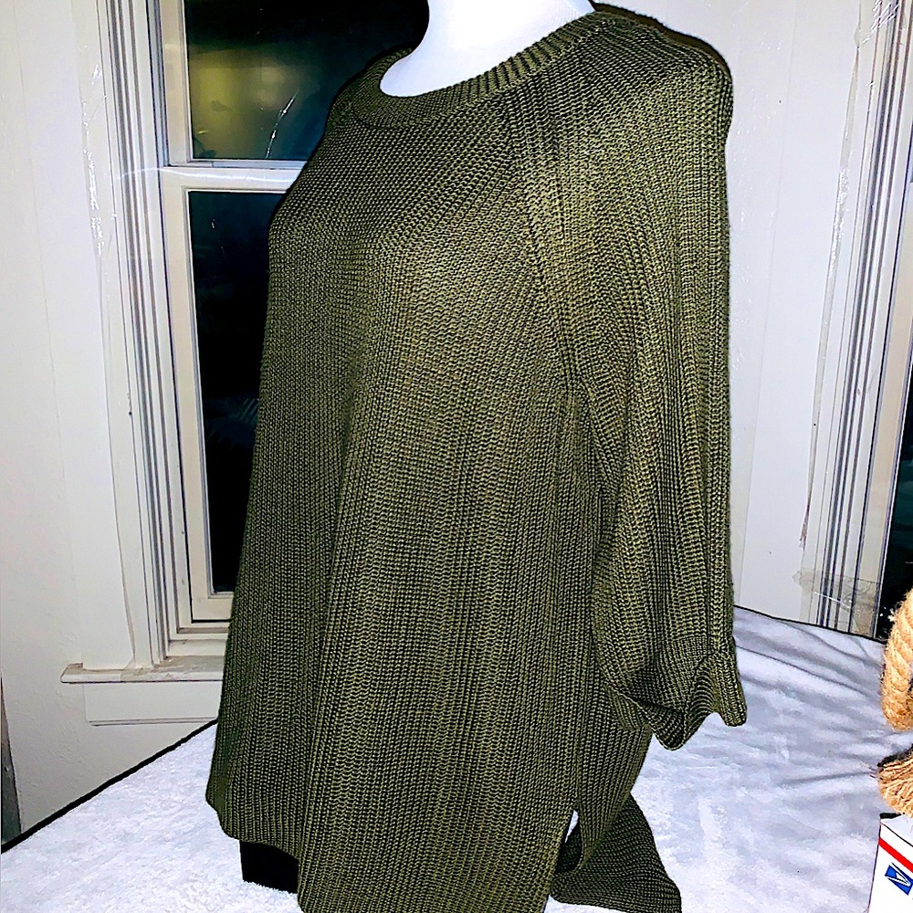 Olive Green Crew Neck Sweater with Ribbed Texture L by Mote